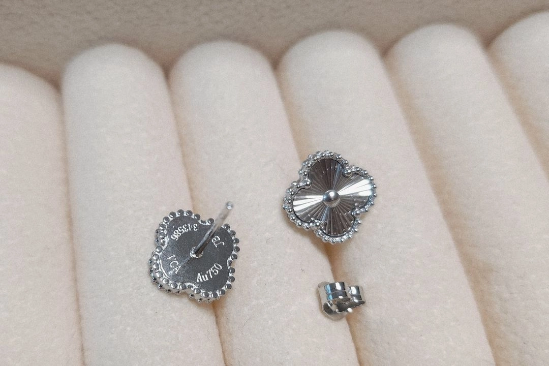 반클귀걸이 실버기요세 기요세 귀걸이 딱붙귀걸이 알함브라 미니귀걸이 네잎클로버귀걸이 스윗사이즈 (새상품) 이미지