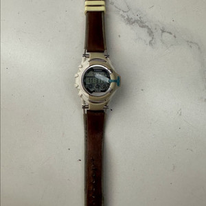 카시오 G-SHOCK 지샥 피닌파리나 콜라보 모델 GE-2000 시계를 팝니다 이미지