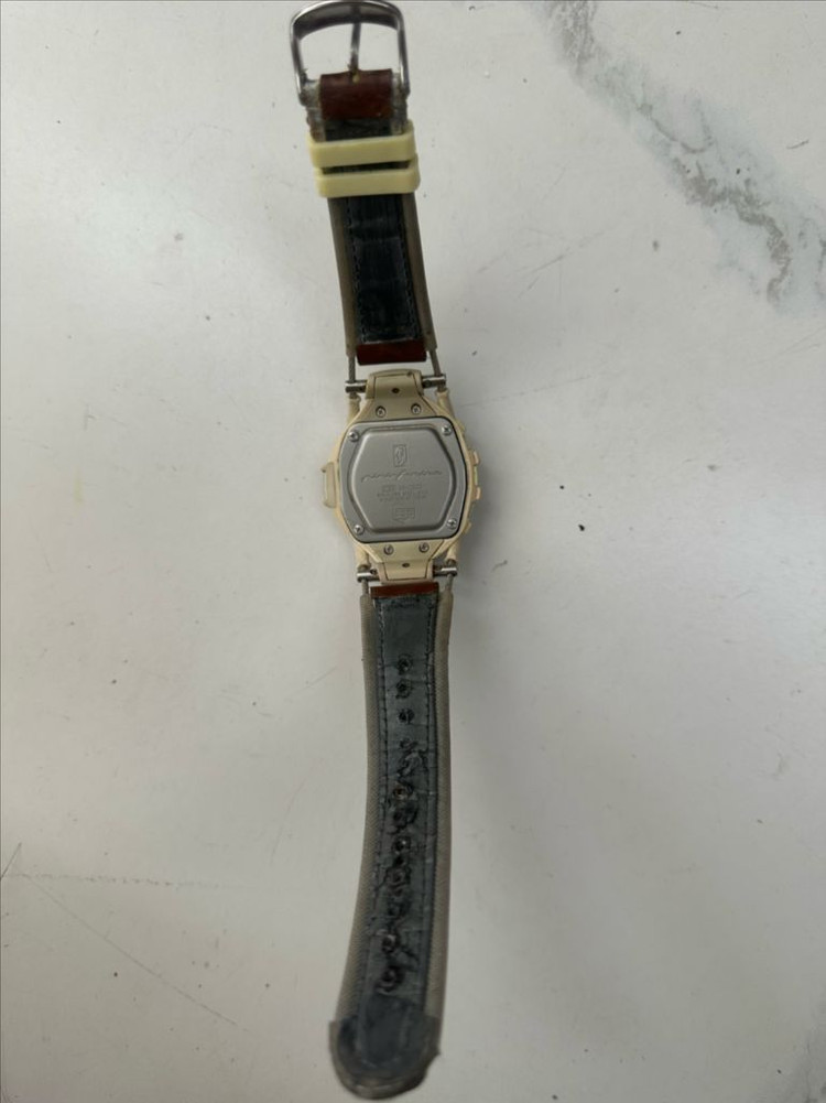 카시오 G-SHOCK 지샥 피닌파리나 콜라보 모델 GE-2000 시계를 팝니다 이미지