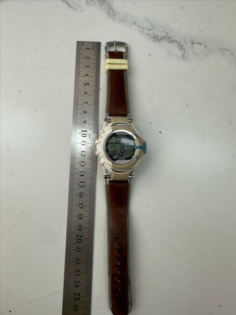 카시오 G-SHOCK 지샥 피닌파리나 콜라보 모델 GE-2000 시계를 팝니다 이미지