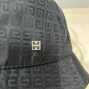 지방시키즈 버킷햇 이미지