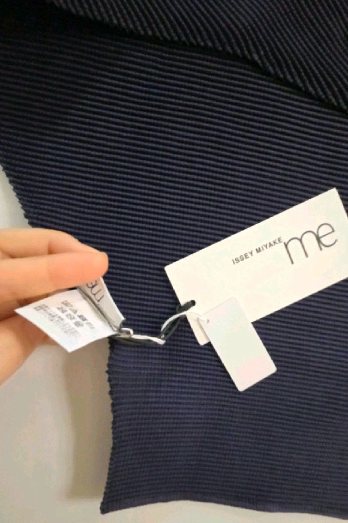 미이세이미야케 플리츠플리즈 돌먼 스퀘어 스트레치 반목 탑 네이비 새상품 이미지