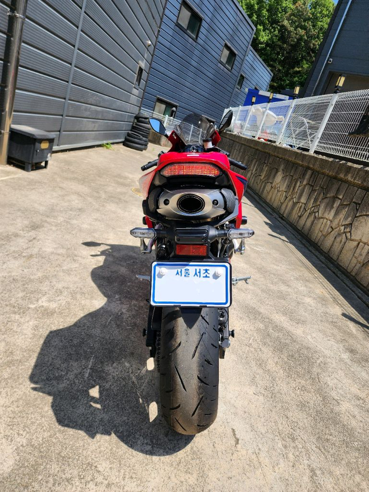 25년식 혼다 CBR 600 RR 레드 판매 이미지