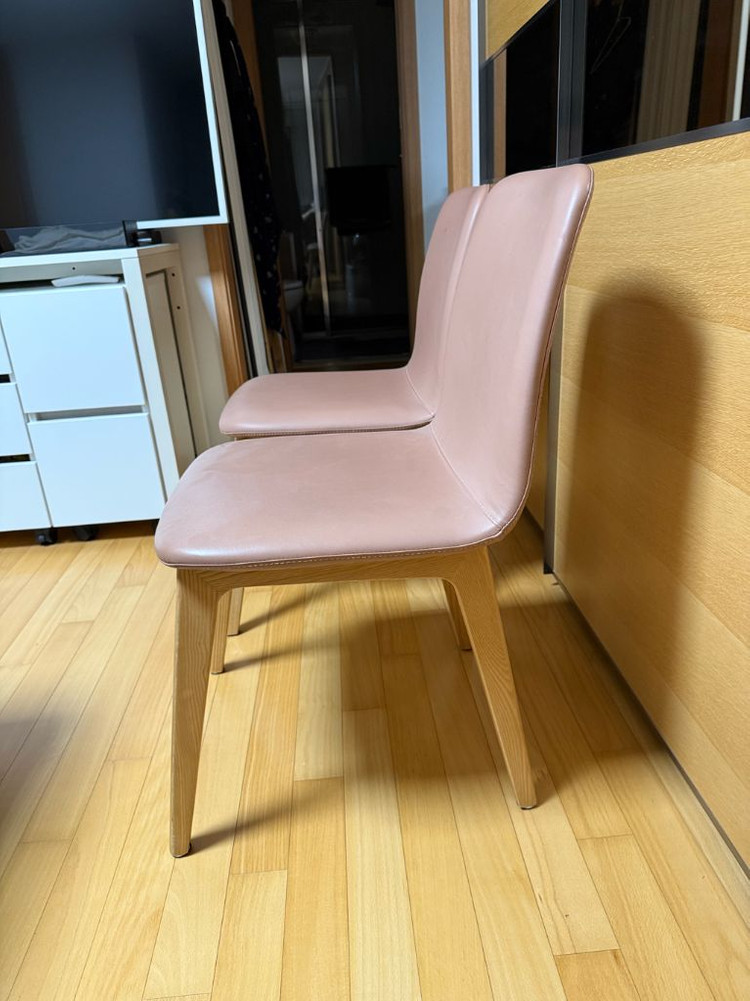 까사미아 신세계까사 의자 식탁 책상 부엌 키친 체어신세계까사 의자 2개입니다고급스러운 모던센츄리 원목베이스스티치 식 이미지