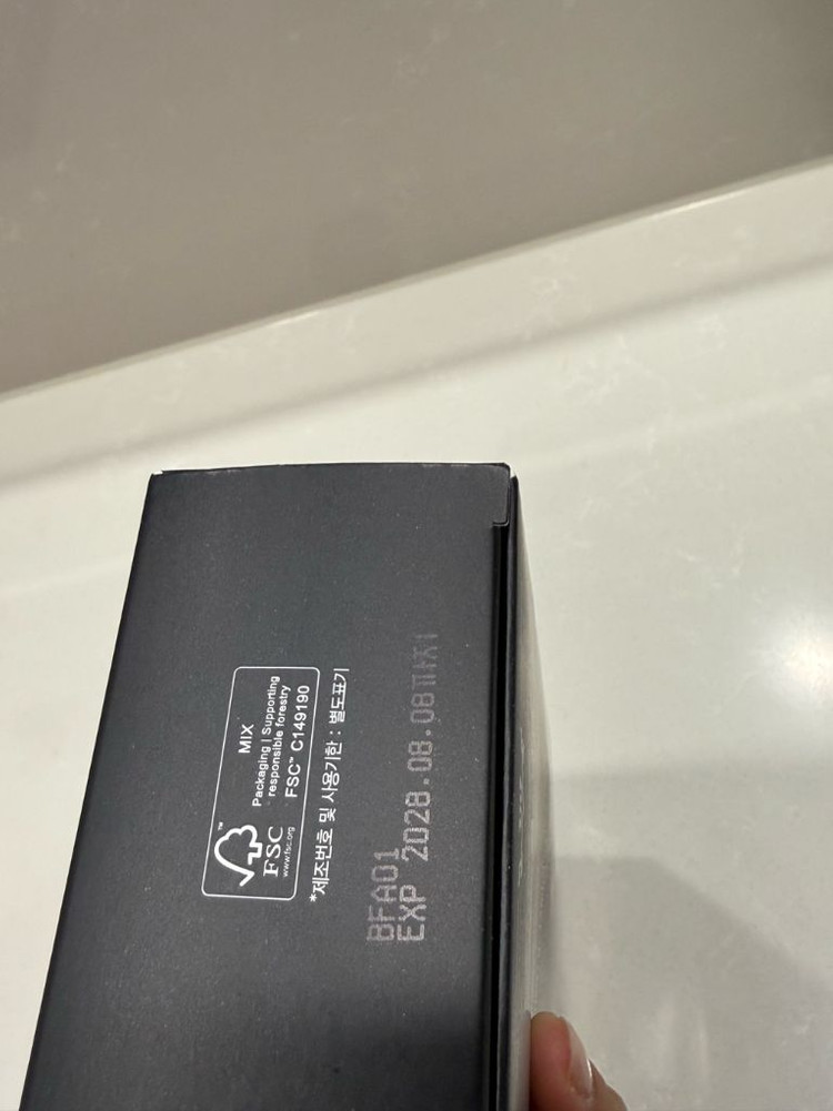 클리오 킬커버 파운웨어 쿠션 왕실에디션 19N포슬린 이미지