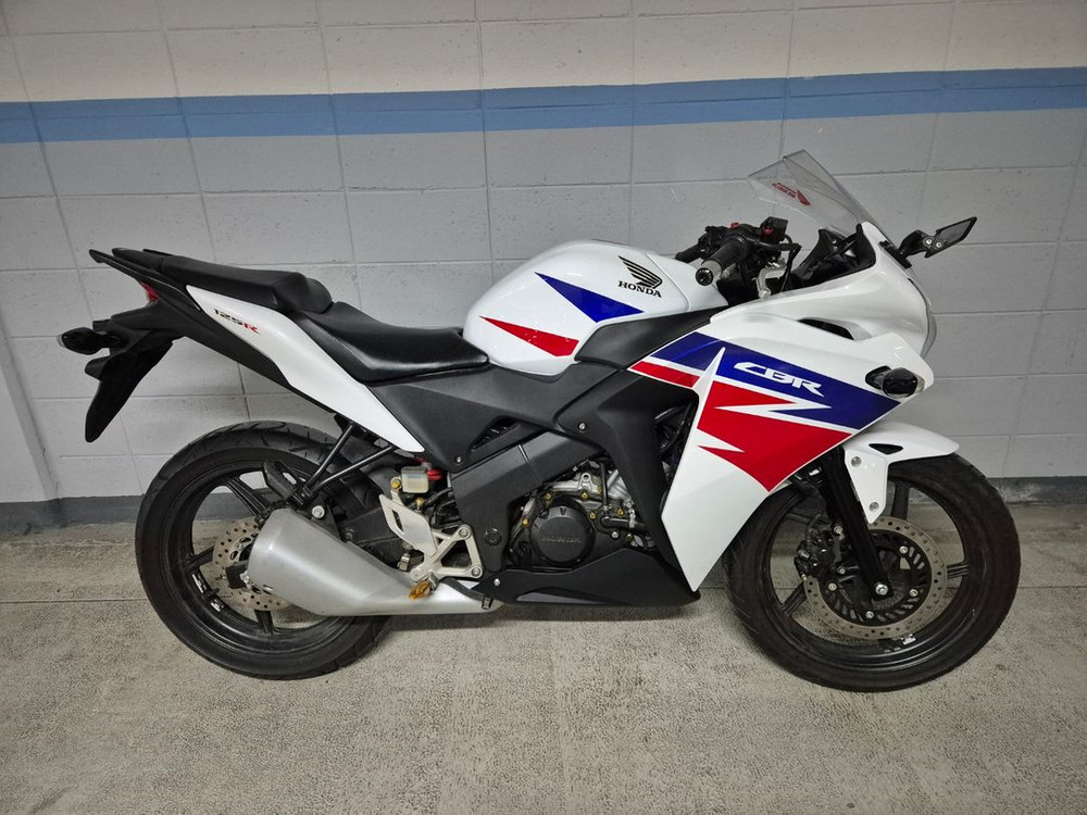 주행거리 짧은 혼다 cbr125r 오토바이 125cc 팔아요 이미지