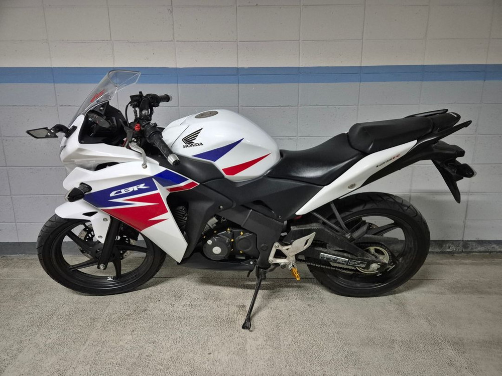 주행거리 짧은 혼다 cbr125r 오토바이 125cc 팔아요 이미지