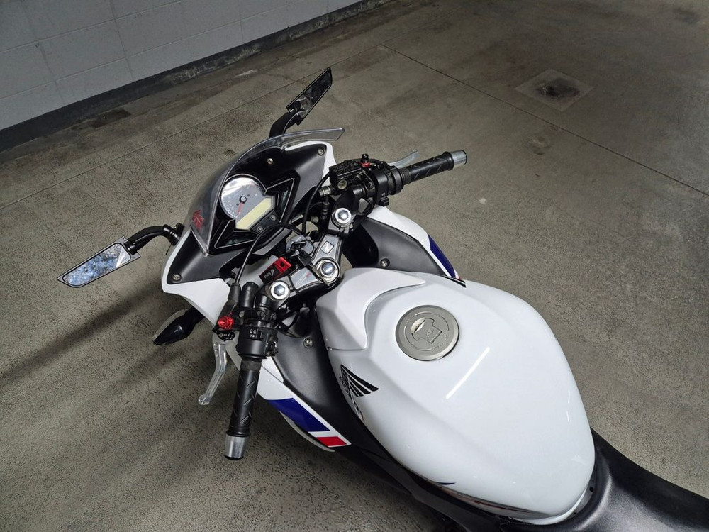 주행거리 짧은 혼다 cbr125r 오토바이 125cc 팔아요 이미지