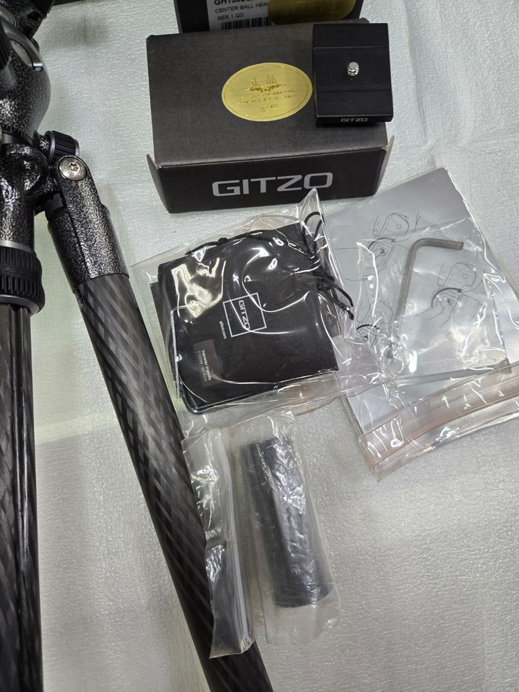짓조 gt2545t 카본삼각대와 gh1382 볼헤드 판매 이미지