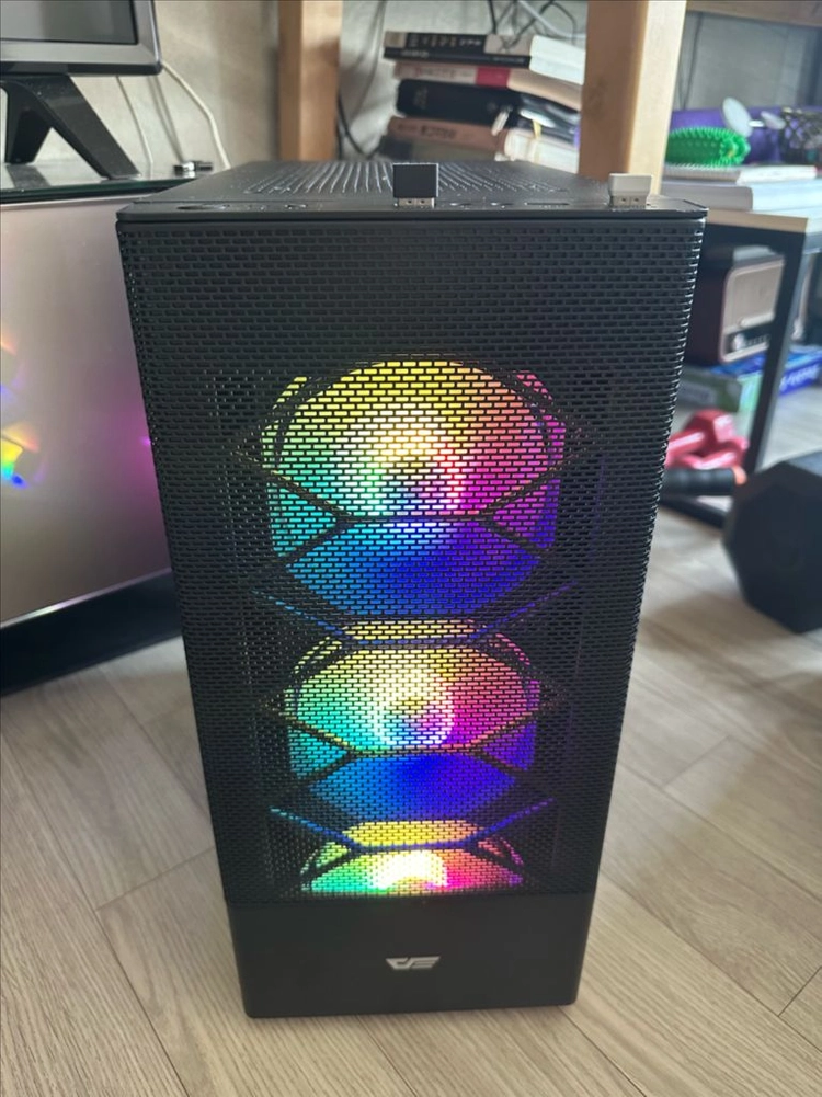컴퓨터 PC(gtx 1660 super, 16gb ram, rygen 7 5700x, 캡쳐보드 gc573) 이미지