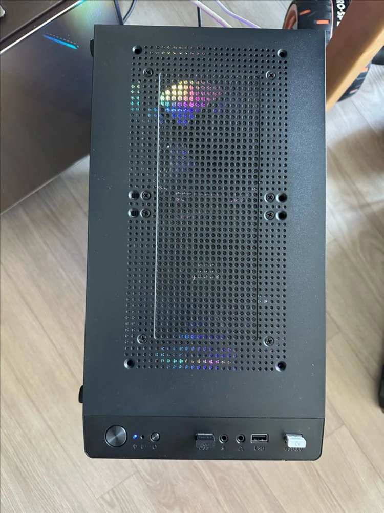 컴퓨터 PC(gtx 1660 super, 16gb ram, rygen 7 5700x, 캡쳐보드 gc573) 이미지