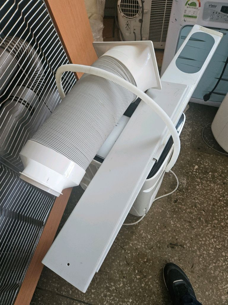 파세코 이동식 창문형 에어컨 창문틀 거치대 호스 포함 세트. 이미지