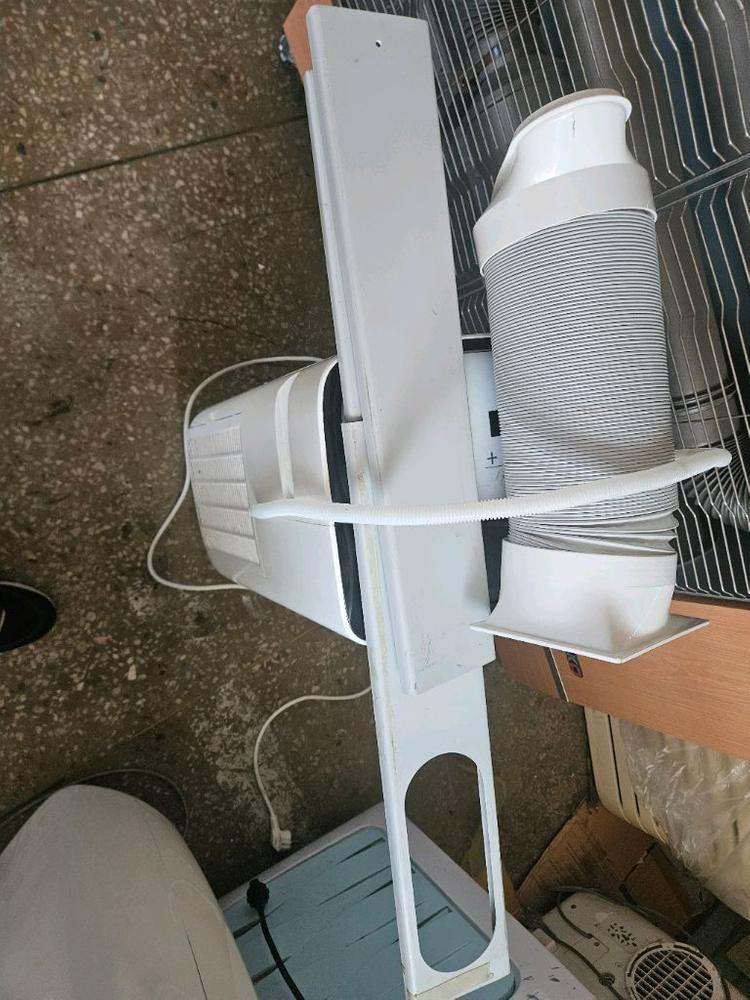 파세코 이동식 창문형 에어컨 창문틀 거치대 호스 포함 세트. 이미지