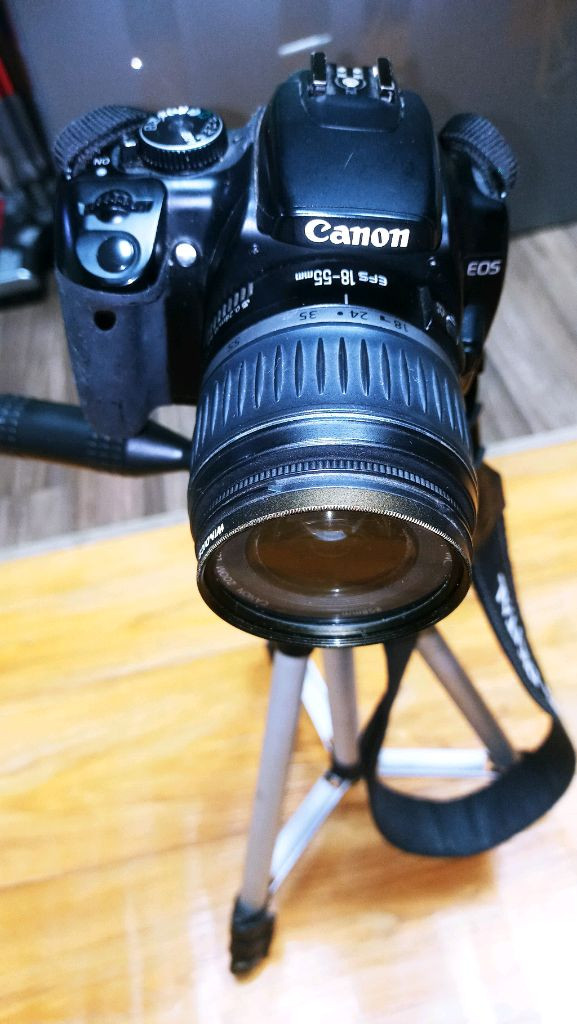DSLR 카메라 세트 캐논 DSLR 126151카메라와 올림푸스 삼각대 세트로 저렴하게 판매합니다. 충전기 포함. 이미지