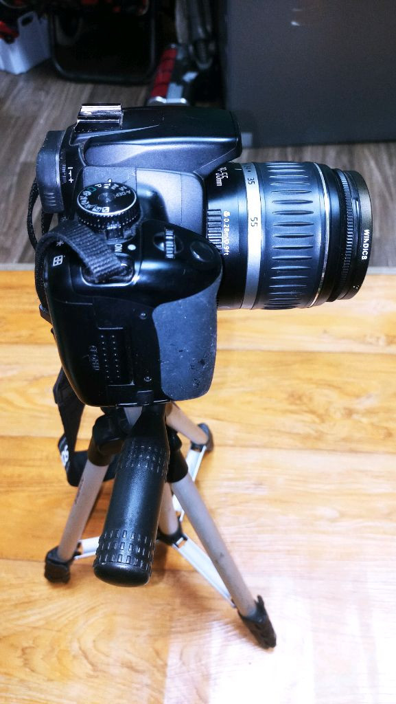 DSLR 카메라 세트 캐논 DSLR 126151카메라와 올림푸스 삼각대 세트로 저렴하게 판매합니다. 충전기 포함. 이미지