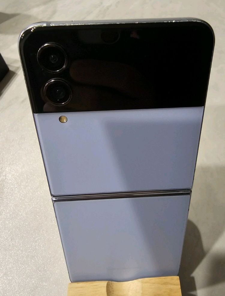 갤럭시 플립4 라이트 블루 256G 판매합니다! 이미지