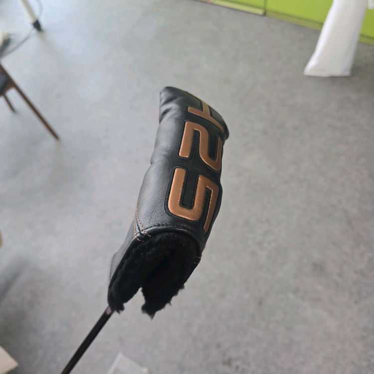 한정판 H25 스카티카메론 테릴리움 퍼터 이미지