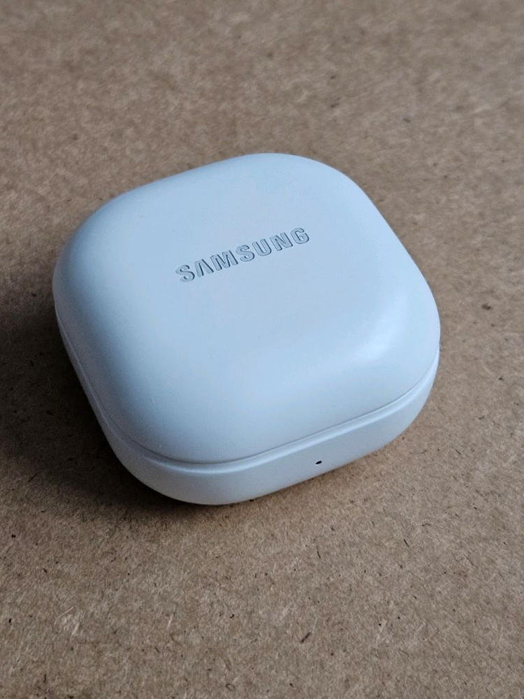 버즈2프로 화이트 충전본체 SM-R510 이미지