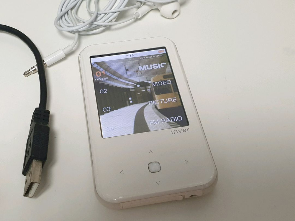 아이리버 S100 MP3 플레이어 화이트 4GB 이미지
