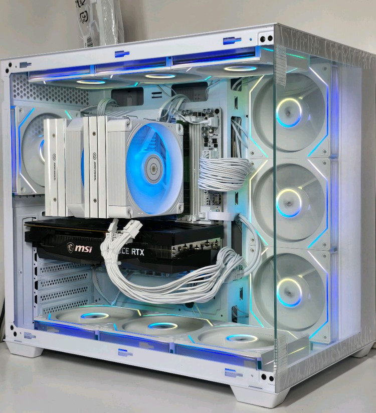 (새제품 수랭 화이트)9800X3D, RTX5070Ti, 32GB, 수랭쿨러, 850W GOLD,방송게이밍컴퓨터본체 이미지
