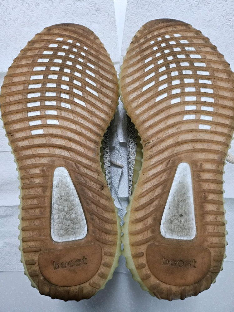 아디다스 이지부스트 350 V2 이미지