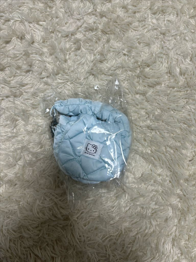 (새상품) 헬로키티 에어팟 파우치 키링 이미지