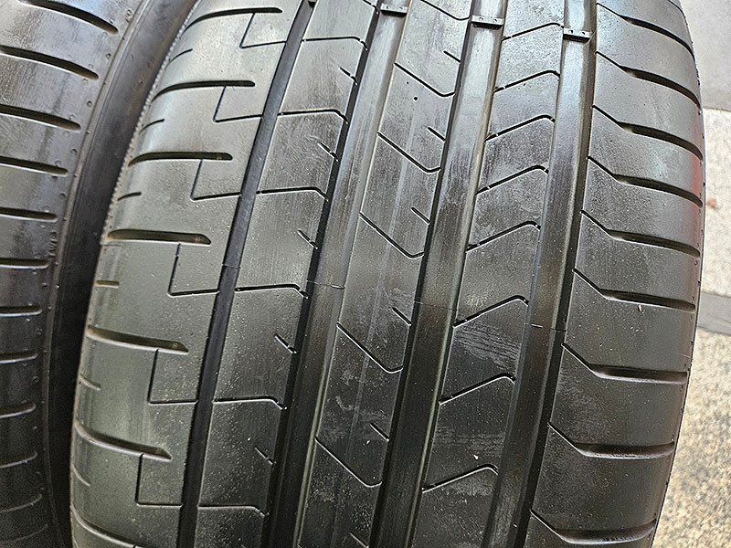 피넬리 피제로TM PZ4 255-40-20 중고타이어 두개 이미지