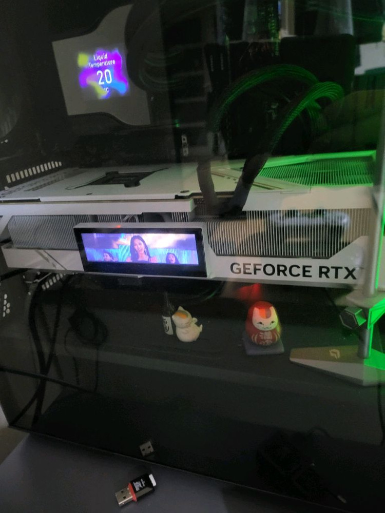 RTX 4080 SUPER 화이트 불칸 그래픽 카드 이미지
