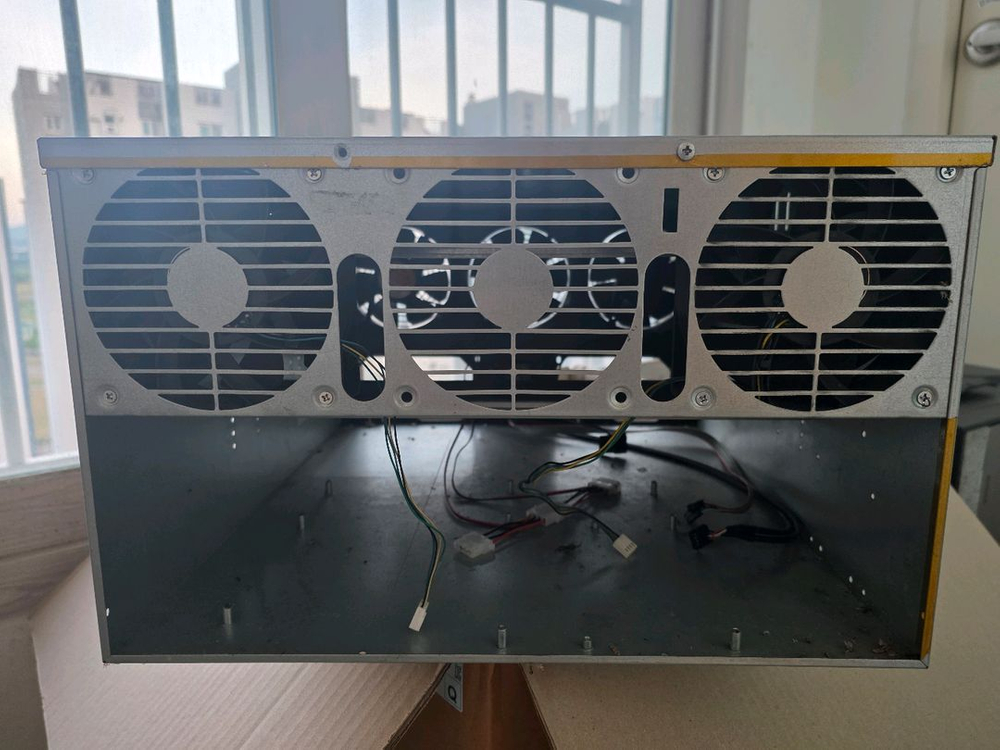 GPU 서버 조립 케이스 이미지