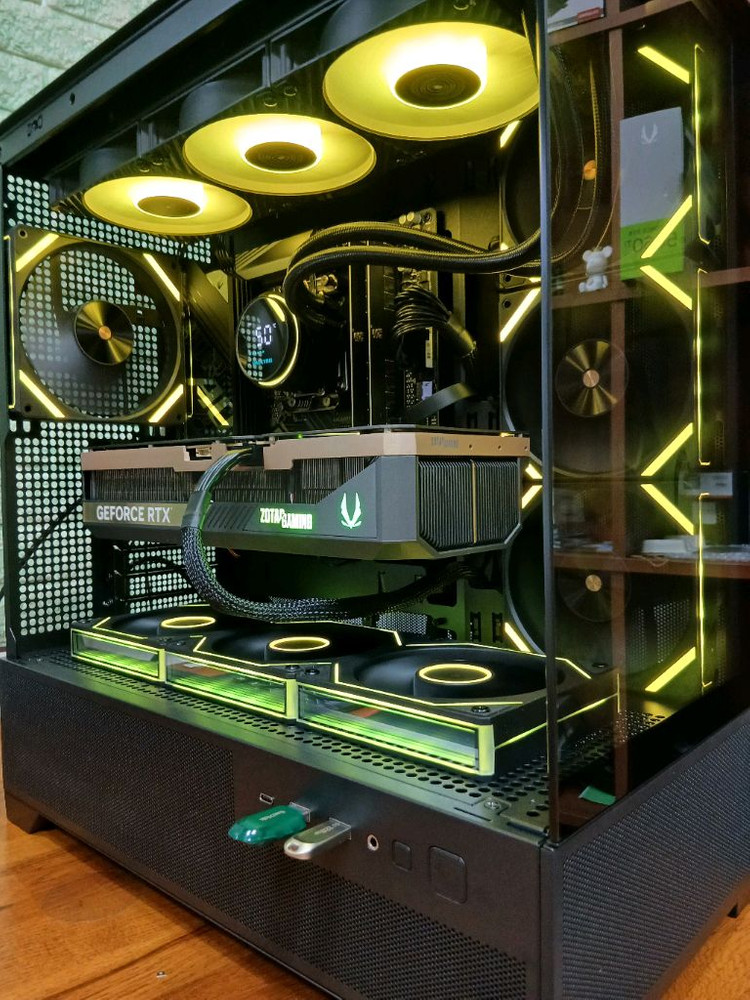 미사용 ) 9800X3D & RTX5070TI 컴퓨터 PC 이미지