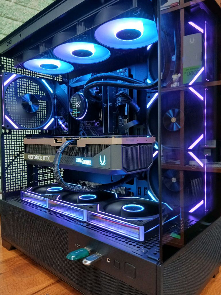 미사용 ) 9800X3D & RTX5070TI 컴퓨터 PC 이미지