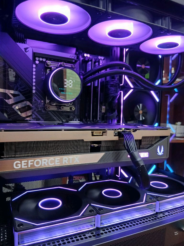 미사용 ) 9800X3D & RTX5070TI 컴퓨터 PC 이미지