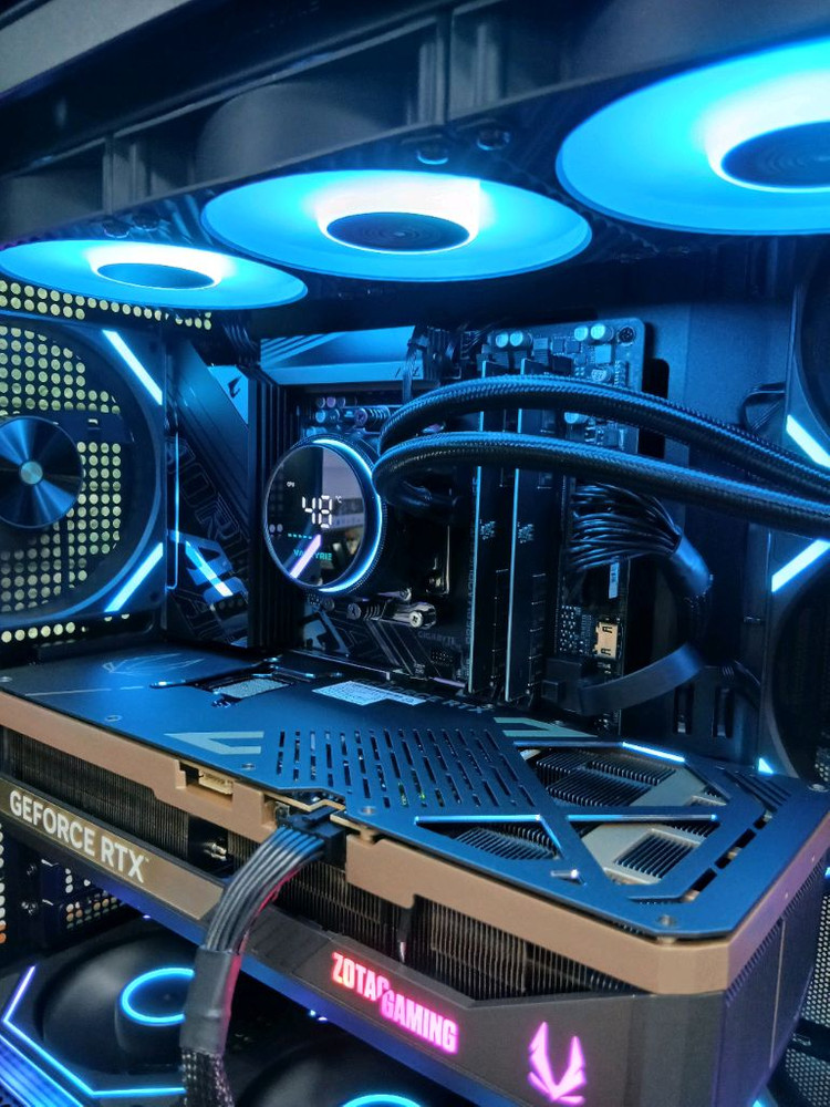미사용 ) 9800X3D & RTX5070TI 컴퓨터 PC 이미지