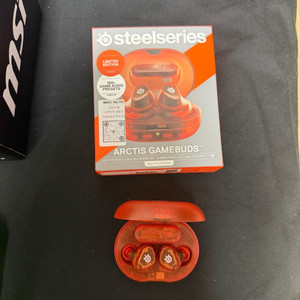스틸시리즈 무선 게이밍 이어폰 Arctis Gamebuds 오렌지컬러 이미지