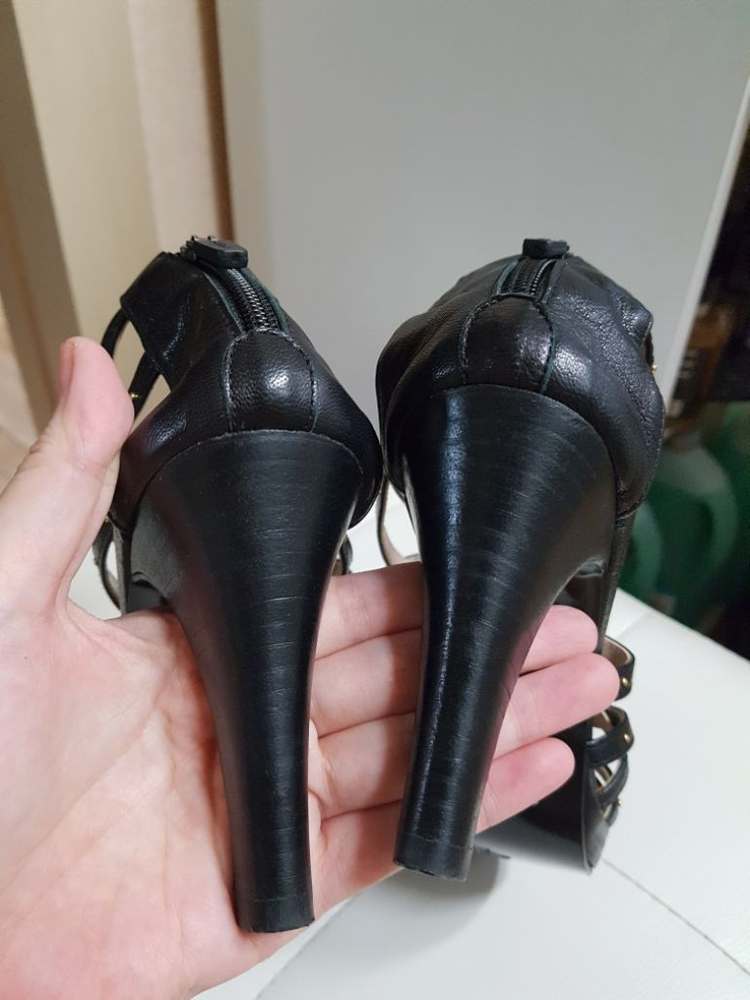 세라 하이힐 이미지