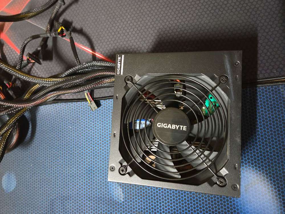 기가바이트 650w 브론즈 파워서플라이 이미지