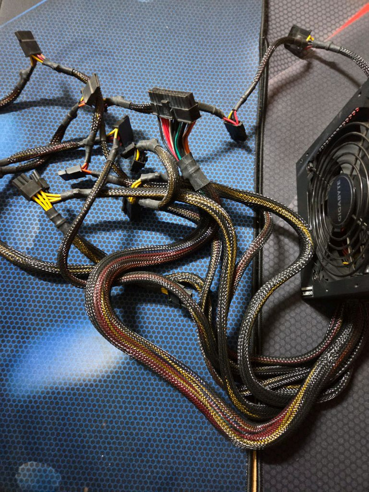 기가바이트 650w 브론즈 파워서플라이 이미지