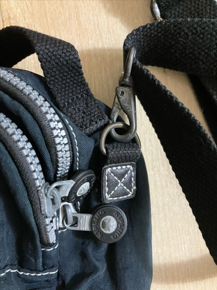 키플링 네이비 미니 크로스백 코스 mcm 코치 에트로 무신사 에이블리 이미지