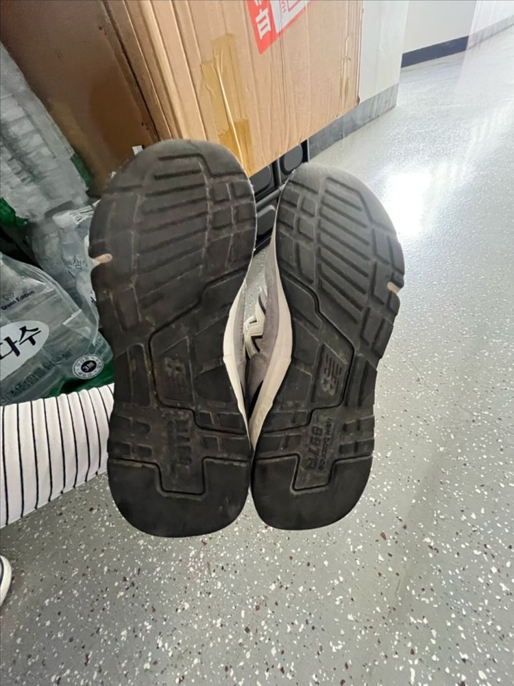 뉴발란스 운동화 240 이미지