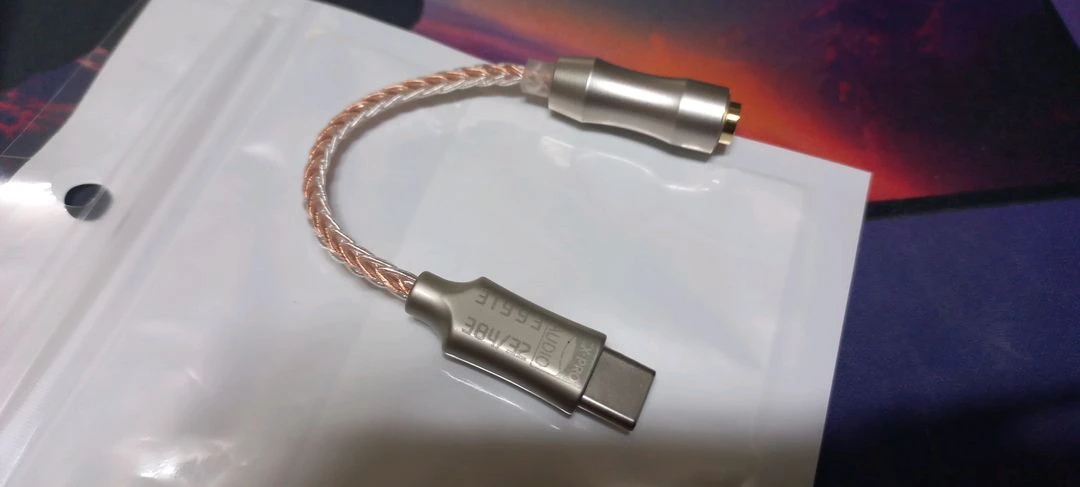 고음질이어폰과 HiFi c타입케이블 이미지