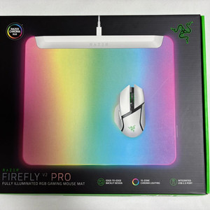 레이저 파이어플라이 V2 프로 화이트 에디션 마우스패드 이미지
