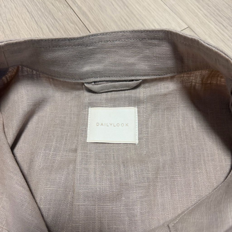 데일리룩 린넨100% 하이넥 핀턱 마랑 자켓 베이지 야상 DAILYLOOK 이미지
