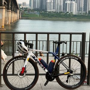 trek 마돈 slr7 8세대 새상품 이미지