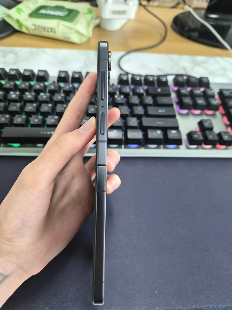 갤럭시 Z플립7 256GB 블랙 이미지