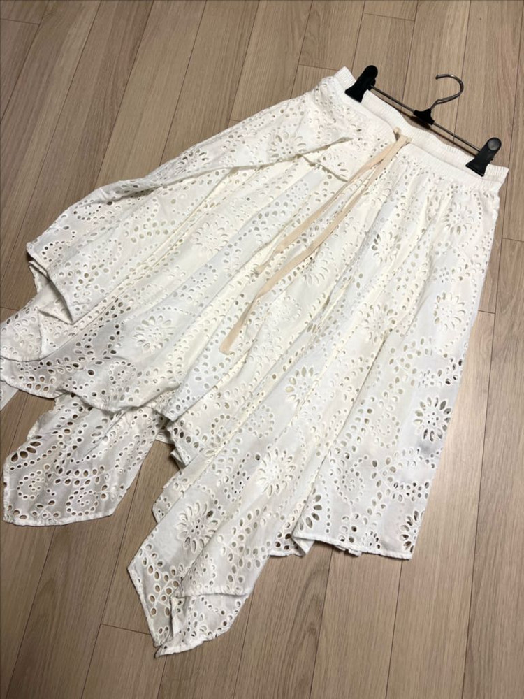 시뮬레이션한남 펀칭 레이스 스커트 아일렛 밴딩 롱치마 러플 언발 프릴 화이트 아이보리 이미지