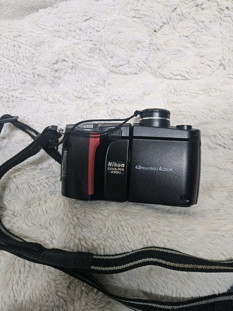 니콘 쿨픽스 4500 레트로 디카 빈티지 카메라 이미지