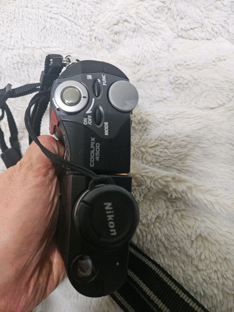 니콘 쿨픽스 4500 레트로 디카 빈티지 카메라 이미지