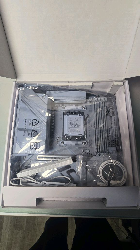라이젠 9700x CPU + B850 메인보드 세트 이미지