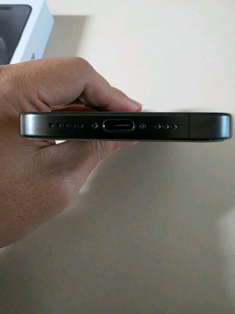 아이폰 15 프로 256GB 블랙티타늄 이미지