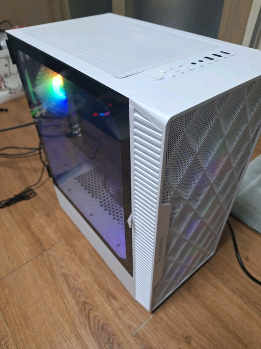 게이밍 컴퓨터 PC 본체 울트라5 225F RX5700 배그 오버워치 14400 14600 작업용 게임용 데스크탑 이미지